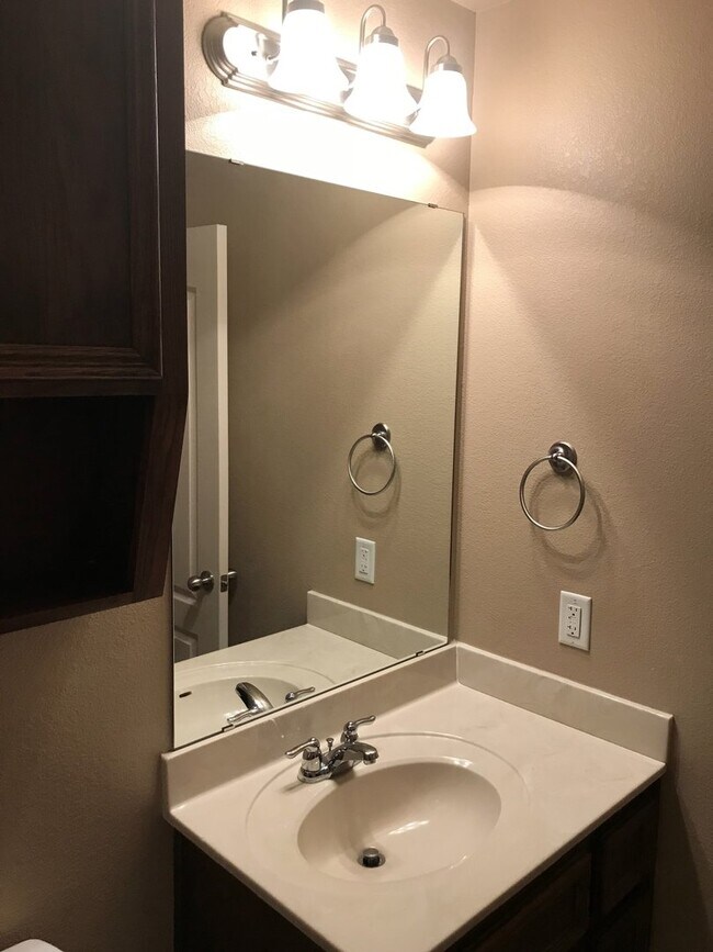 Building Photo - 4601 Skyflower Ln