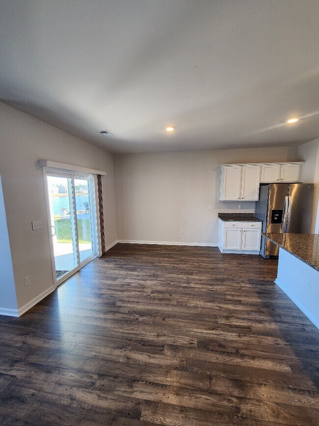 Building Photo - 3537 Bells Lk Cir