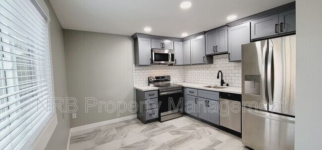 Building Photo - 3216 E Roosevelt Ave