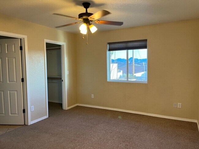 Building Photo - 3 Bedroom - 2 Bath Home - Dogs Allowed