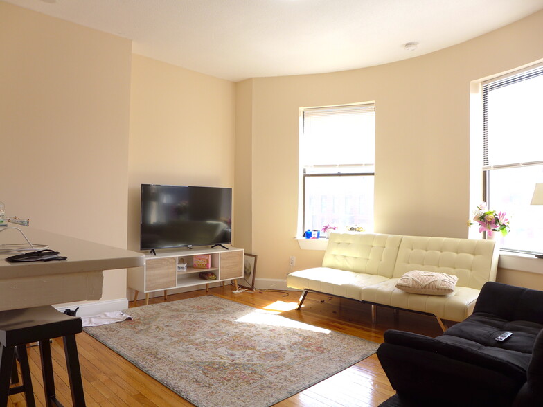 Primary Photo - 55 E Springfield St