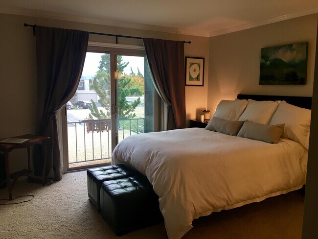 Building Photo - 2995 Dogwood Cir