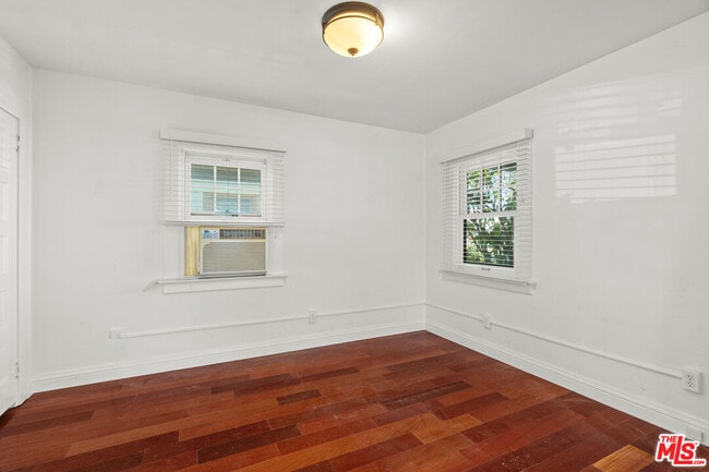 Building Photo - 307 6th Ave