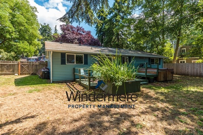 Building Photo - Fully-Furnished Cozy 3 Bedroom Home - Shor...