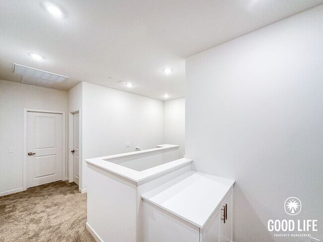 Building Photo - 6060 Angela Ct