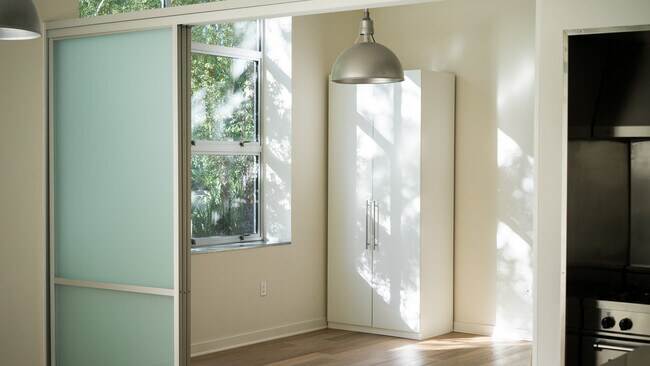 Building Photo - 4080 Glencoe Ave