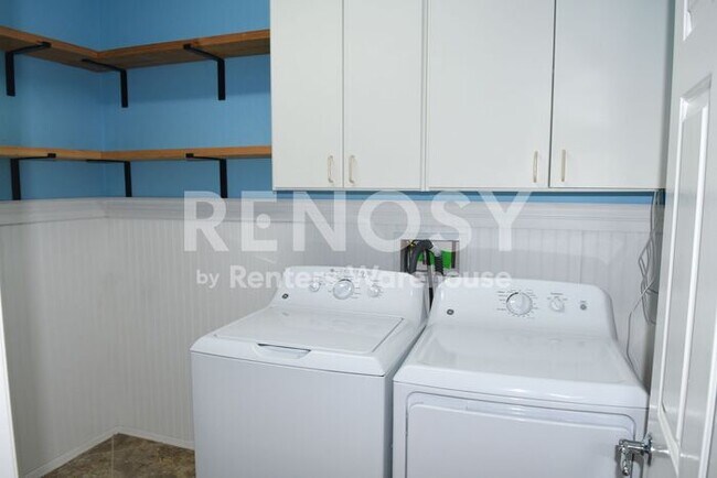 Building Photo - Ideal 4Br+Den+Loft 3.5Ba 2.5Cg Home with Solar Near Happy Valley and Loop 303 in Peoria