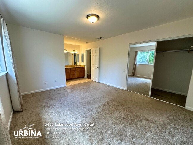 Building Photo - Spacious 4 Bedroom Home in Cotati Near SMART Train - Cosigners Welcome!