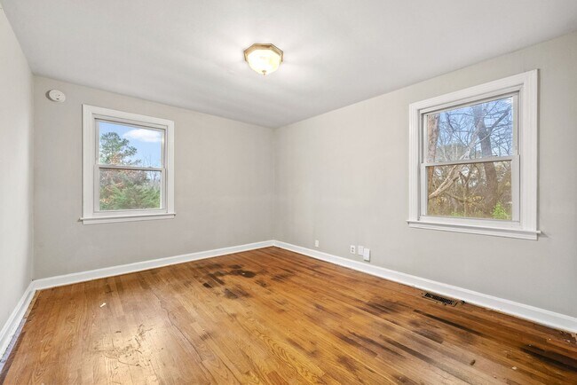 Building Photo - 3 Bedroom Pet Friendly Home For Rent!