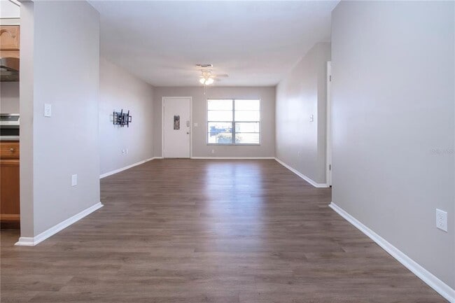 Building Photo - 802 Buttonwood Dr