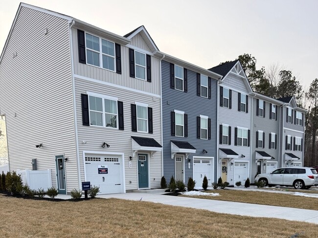 Building Photo - 109 Packett Ct