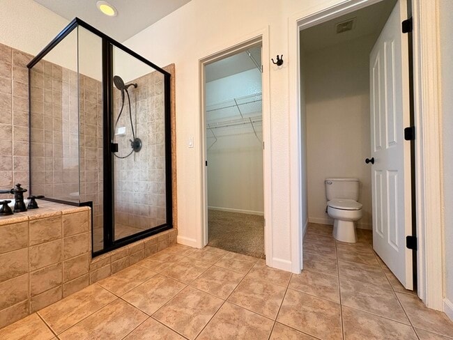 Building Photo - Beautiful 4 Bedroom with a large Pool! Located in Roseville close to a park!