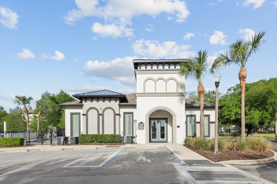 Building Photo - Sawgrass Creek