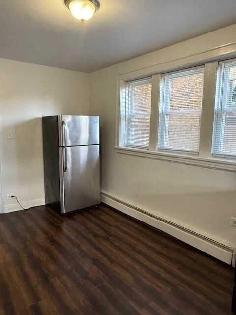 Building Photo - 7333 N Damen Ave