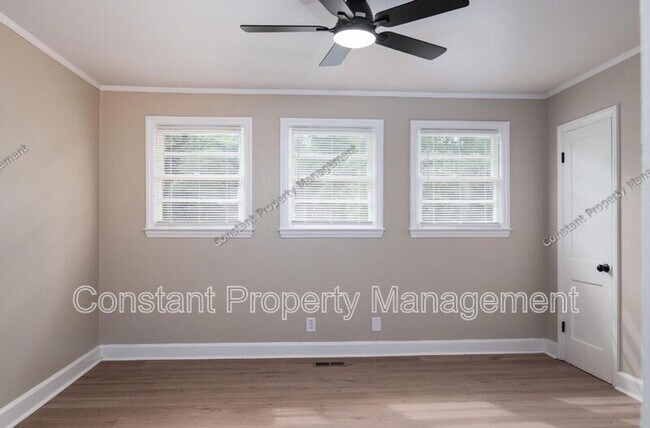 Building Photo - 489 Forest Ave