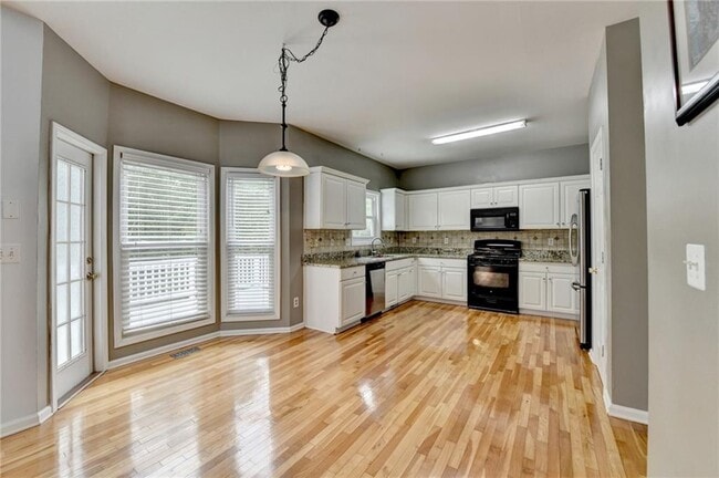 Building Photo - 2455 Kirkstone Dr