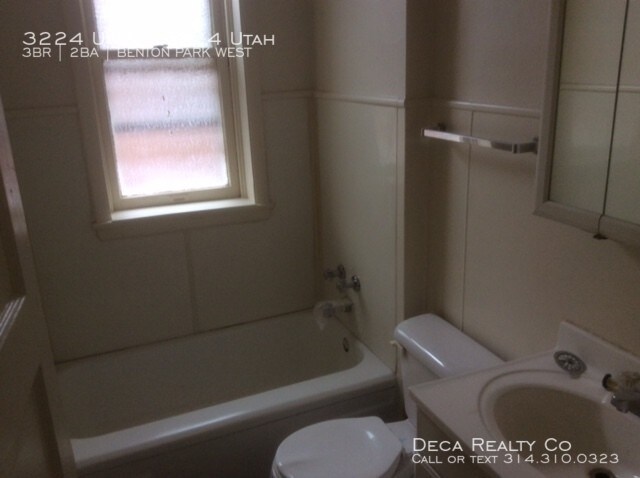 Building Photo - 3 Bedroom Apartment