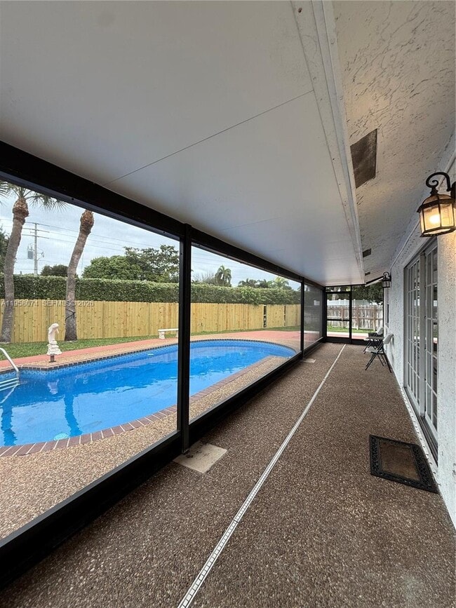 Building Photo - 19253 Carolina Cir