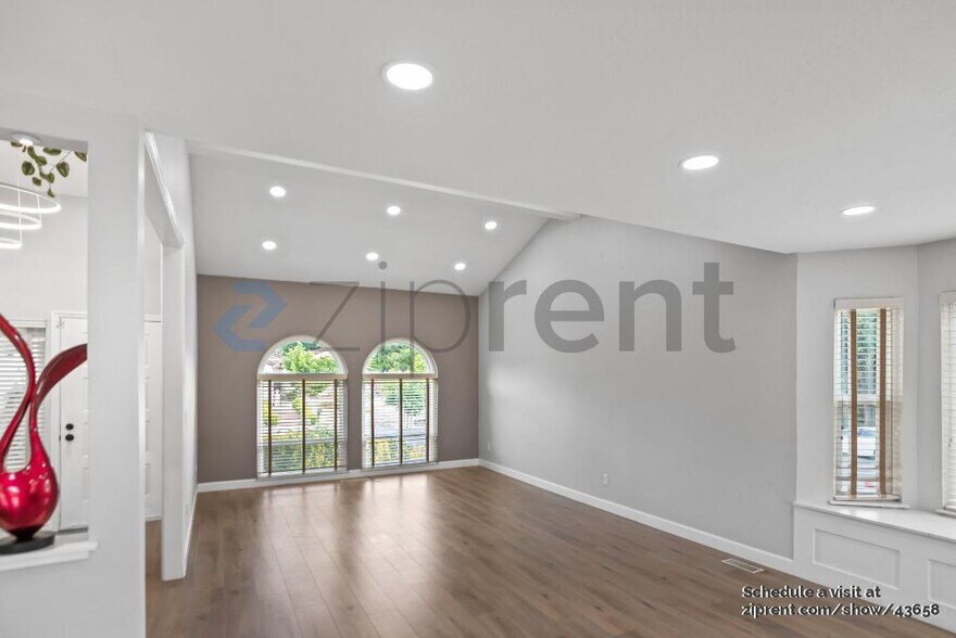 Building Photo - 3173 Ingersoll Pl
