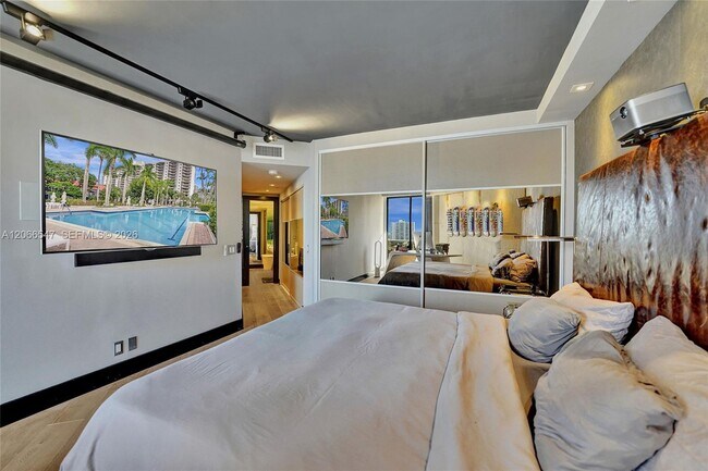 Building Photo - 3610 Yacht Club Dr