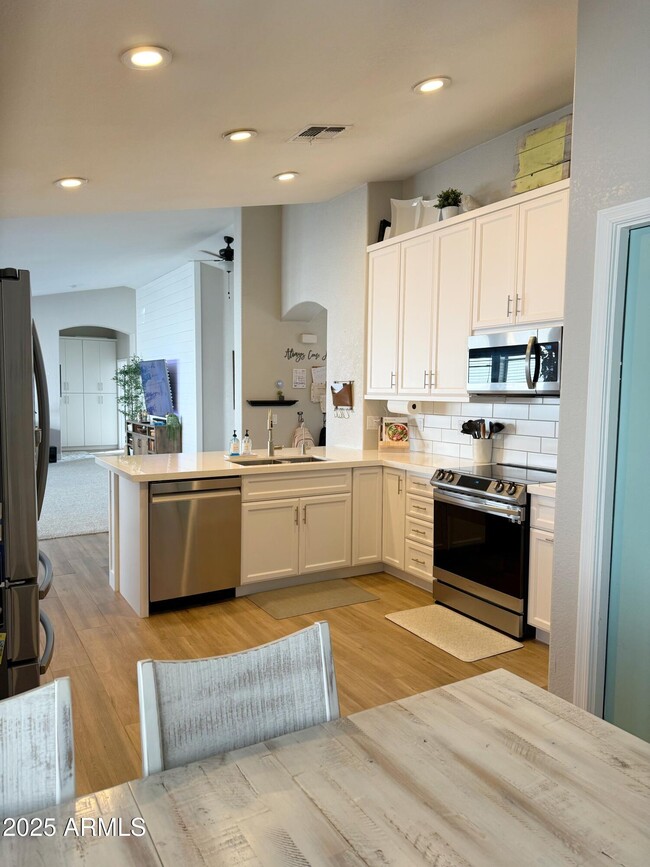 Building Photo - 17371 W Coyote Trail Dr