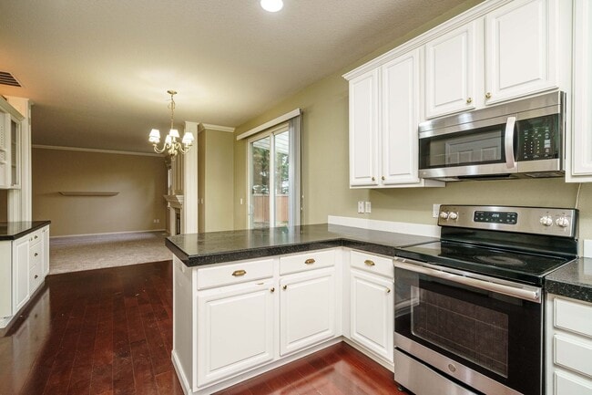 Building Photo - Desirable Fisher's Landing Elementary School District - 3 Bedroom 2.5 Bath