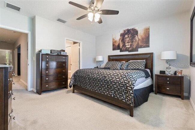 Building Photo - 1117 Hillhurst Dr