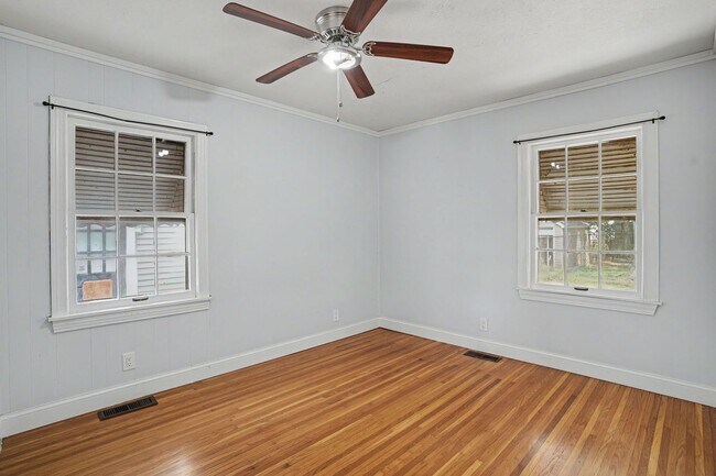 Building Photo - 521 Creel Ave