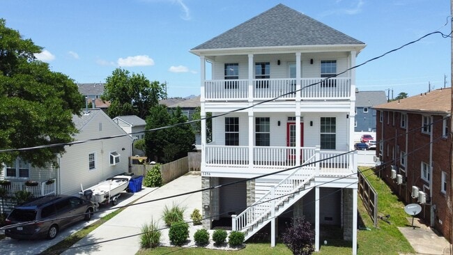 Building Photo - Willoughby Beach