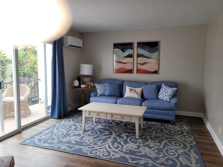 Building Photo - 510 Avenida Victoria