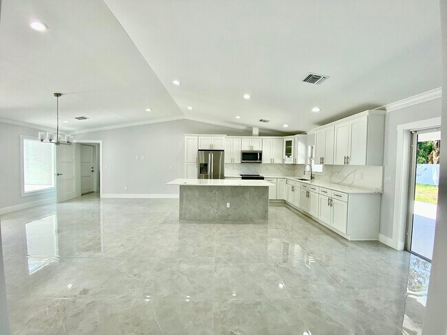 Building Photo - 5807 Raintree Trail
