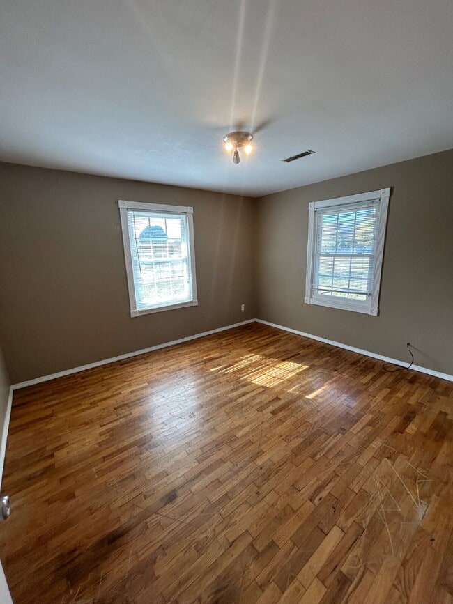 Building Photo - "Charming 4-Bedroom Home in Jonesboro with Cozy Fireplace & Gleaming Hardwood Floors!"