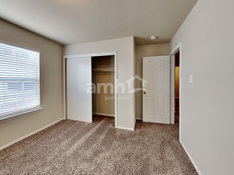 Building Photo - 10007 Del Lago Ct