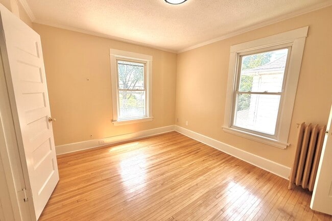 Building Photo - Renovated House for Rent!