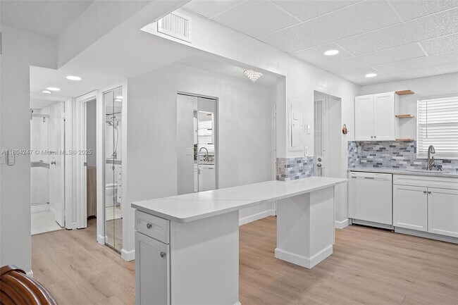 Building Photo - 5900 NW 44th St