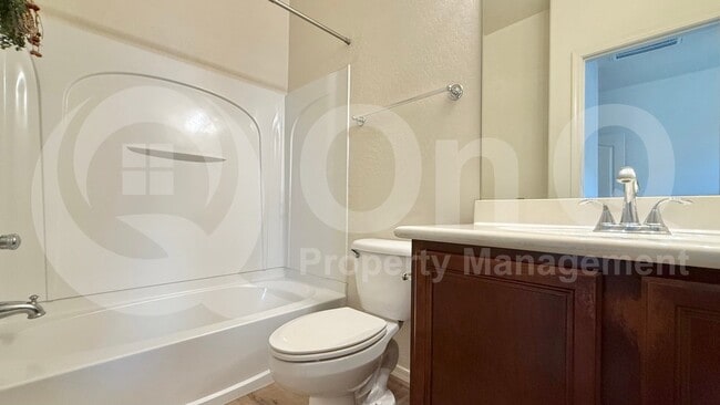 Building Photo - 2222 E Huntington Dr
