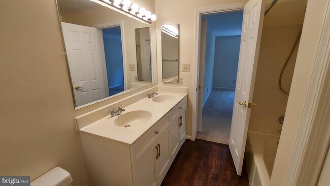 Building Photo - 10712 Kings Riding Way