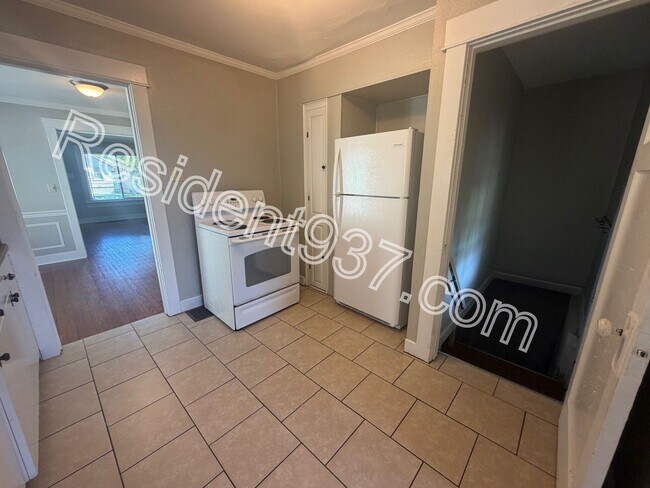 Building Photo - 2 Bed 1 Bath