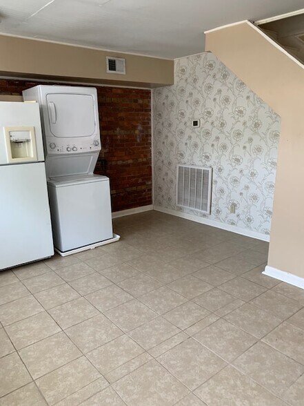 In house washer/dryer - 1328 Chestnut St