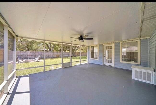 Building Photo - 447 Fleshman Dr