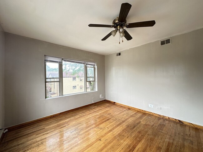 Building Photo - 6710 S Claremont Ave