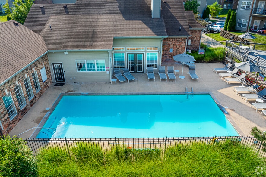 Primary Photo - Overlook at Valley Ridge Apartments