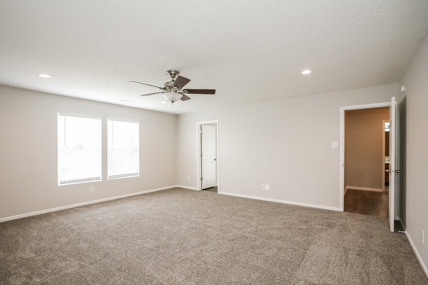 Building Photo - 9435 W Quarter Moon Dr