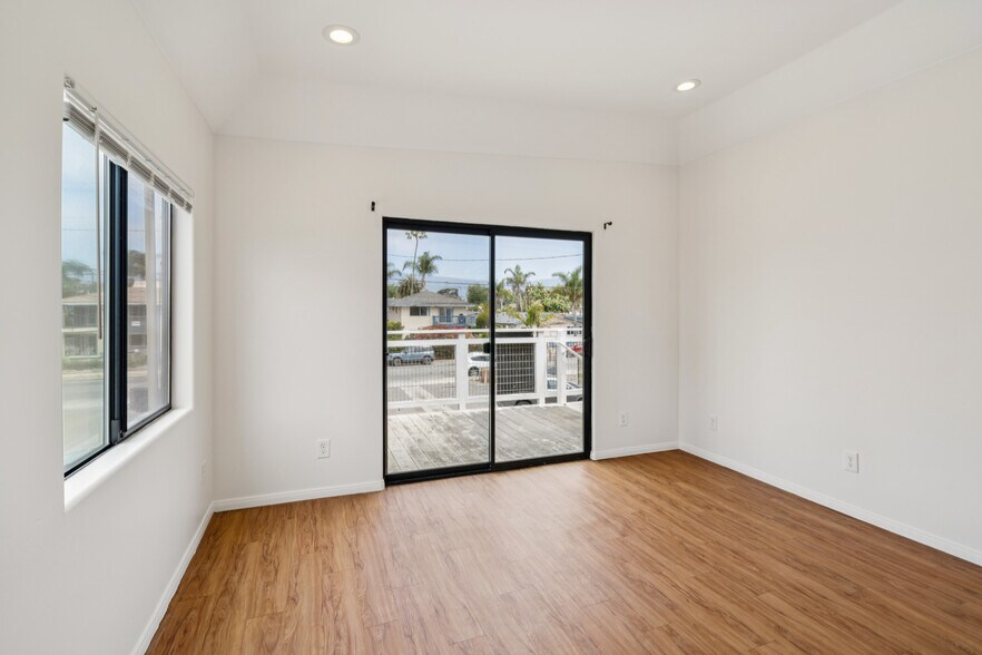 Building Photo - 6761 Del Playa Dr