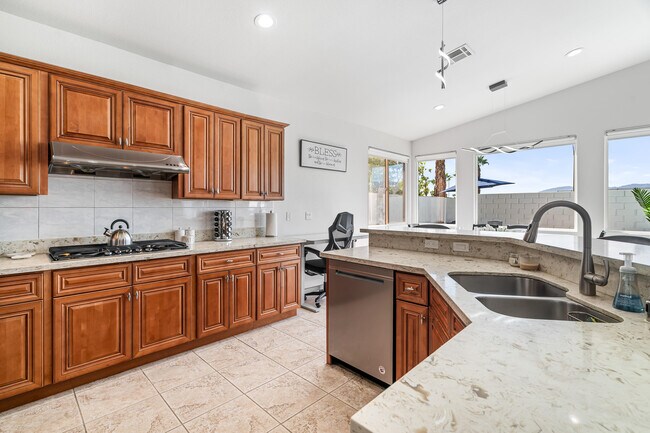 Building Photo - 79535 Dandelion Dr