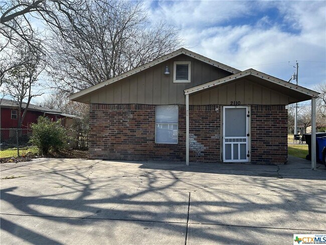 Building Photo - 2110 Louise St