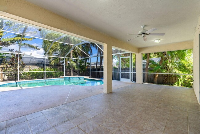 Building Photo - 967 SE Browning Ave