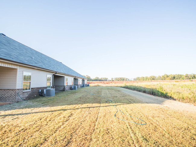 Building Photo - Minutes to Mazada Toyota, Amazon