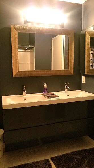 Building Photo - 4 Keystone