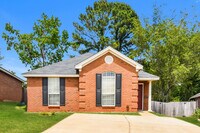 Building Photo - Charming 3 Bedroom 2 Bath Brick Home